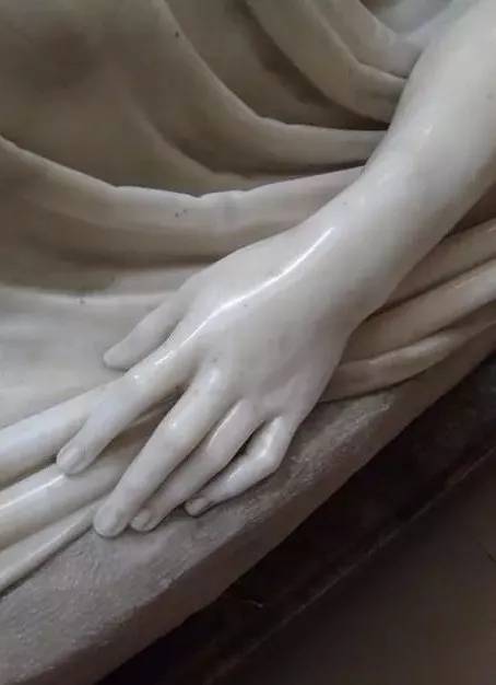 雕塑之美手部细节的力量与柔美