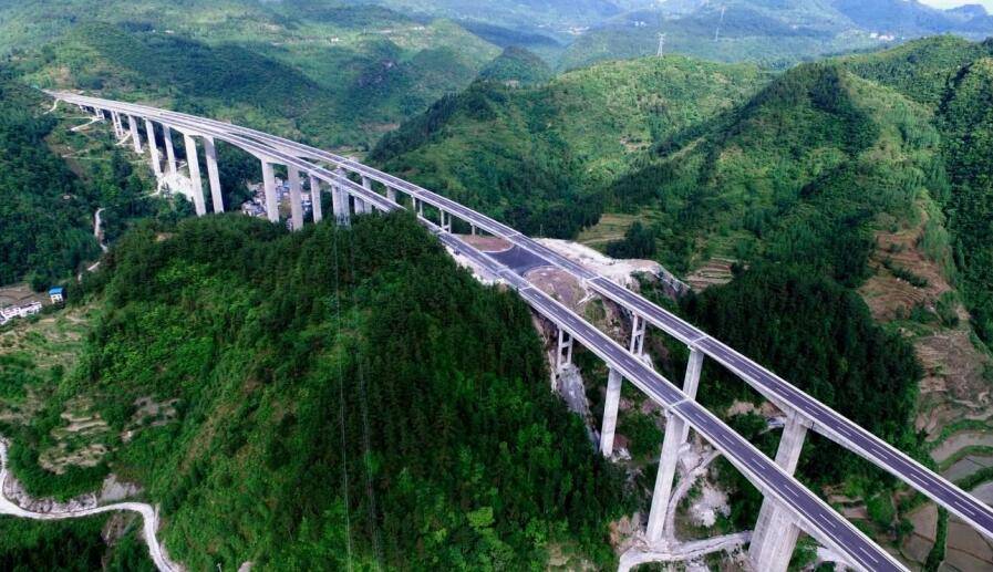 贵州建设一条高速公路总投资12968亿双向四车道时速80公里