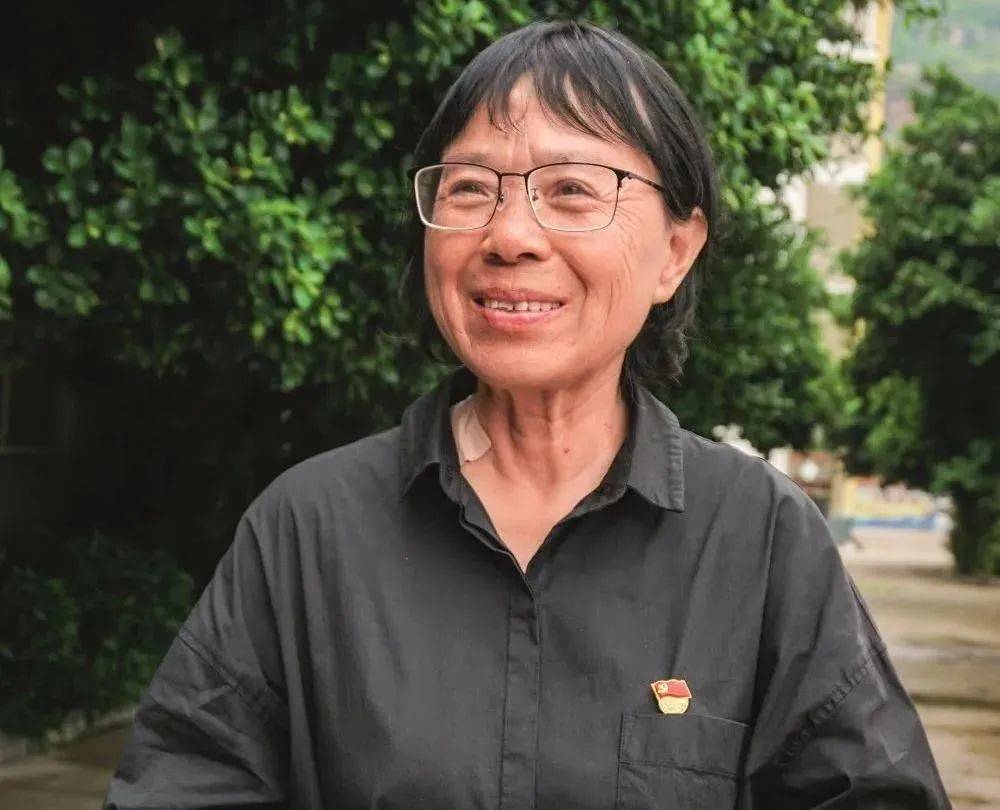 看到这里,相信大家已经知道,我们要说的是谁了 张桂梅.