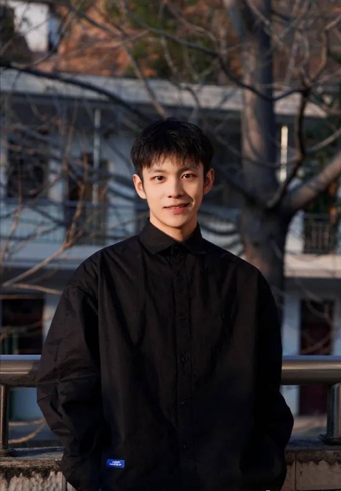 网红乐仔复出后视频点赞量超百万阳光帅气如今的他越来越火