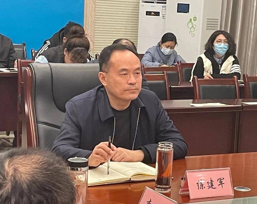 市开发区集中收看全市村(社区)"两委"换届工作动员部署会议_练建军