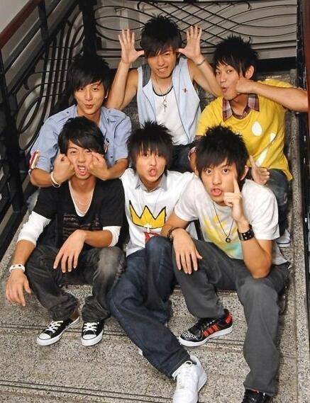 王子晒棒棒堂合体照 杨奇煜抱儿子出镜掀回忆杀