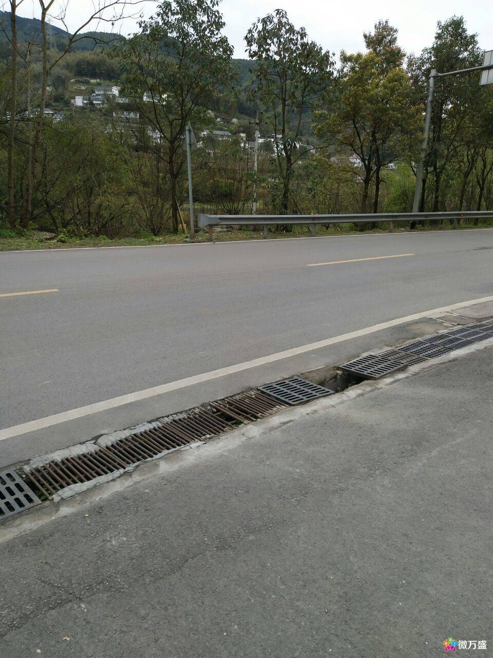 乡村公路排水沟图片