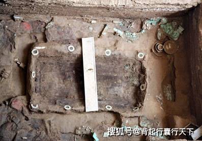 此次因机场扩建而发现的3500余座古墓,更是引发了网友们的热议,纷纷都