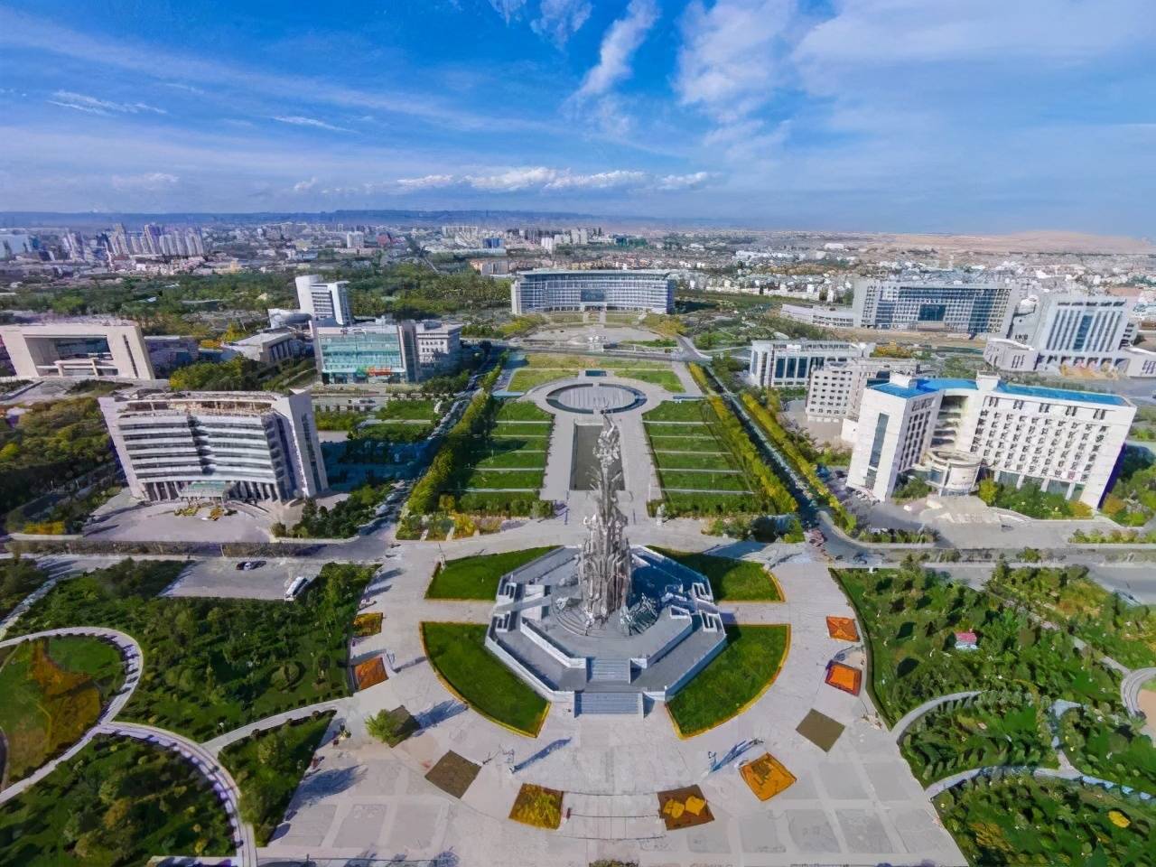 克拉玛依市先后与新疆两大骨干集团合作!想要打造千亿产业集群_发展