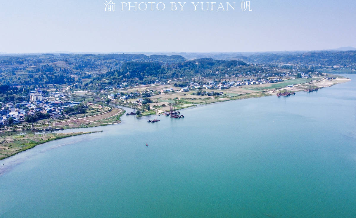 重庆有个别口镇，位于潼南合川铜梁交界处，小如村庄却美似海滨