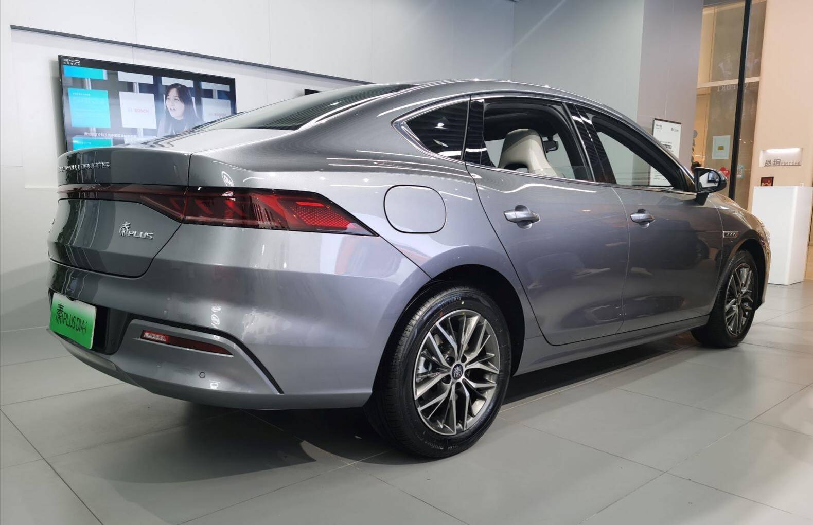 比亚迪王朝新锐车型动感不输思域新款秦plusdm实测