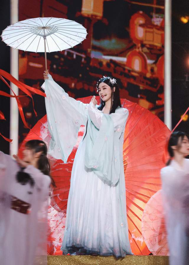 徐艺洋《元宵喜乐会》化身云海佳人 古装惊艳穿越时空共庆佳节