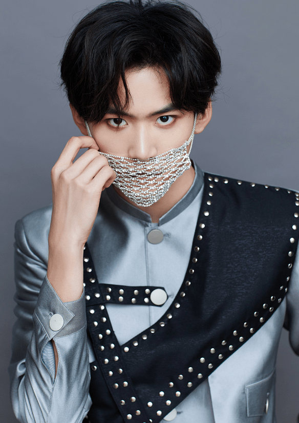 创4周柯宇抽烟被拍一人犯错导致别人没镜头周柯宇是真皇族