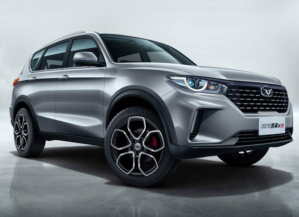 车型中少有的设计,尾门为侧向开门方式,很像很多硬派越野suv的设计