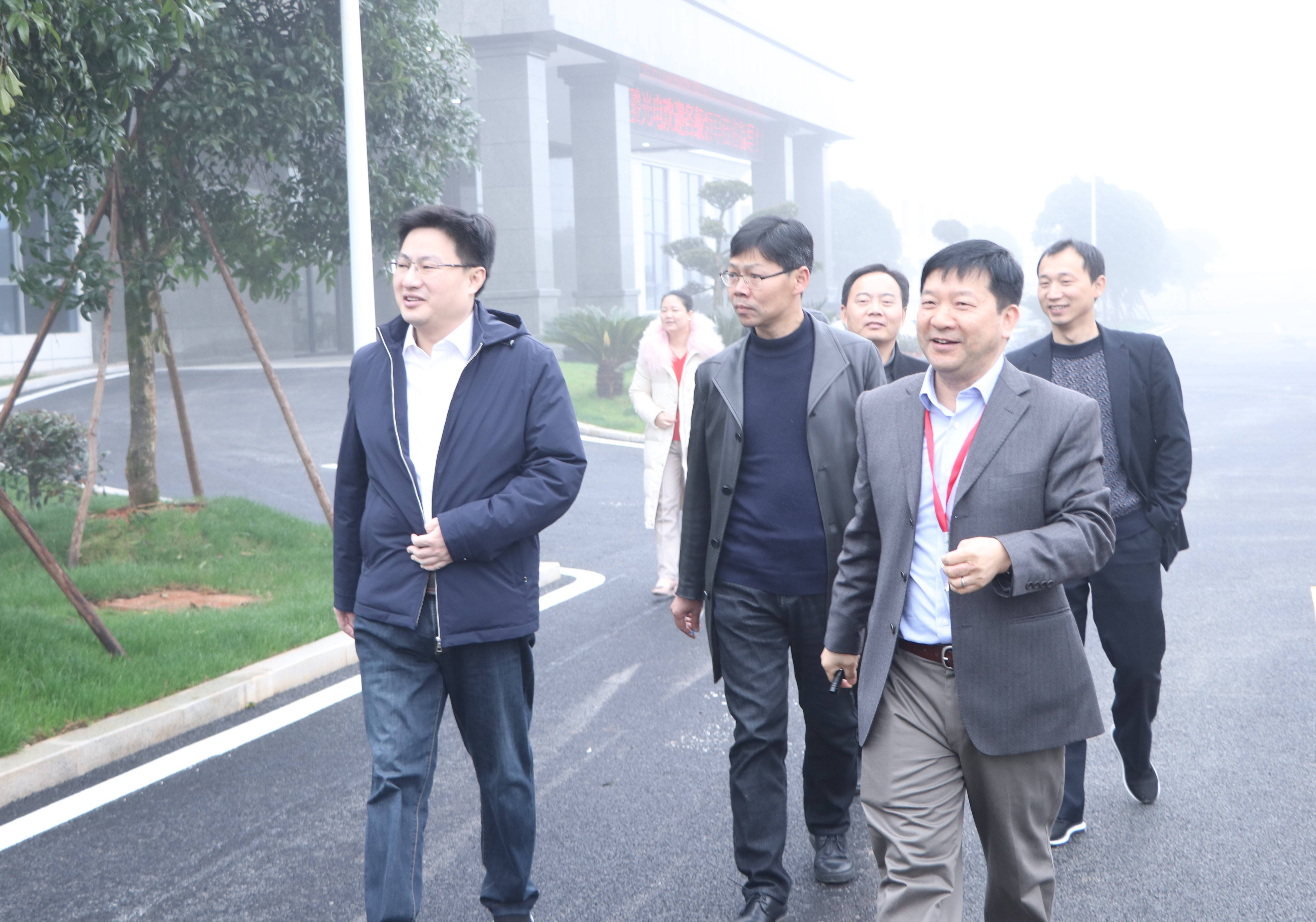 江西万年:浓浓关怀显真情 县领导与优秀人才新春共话