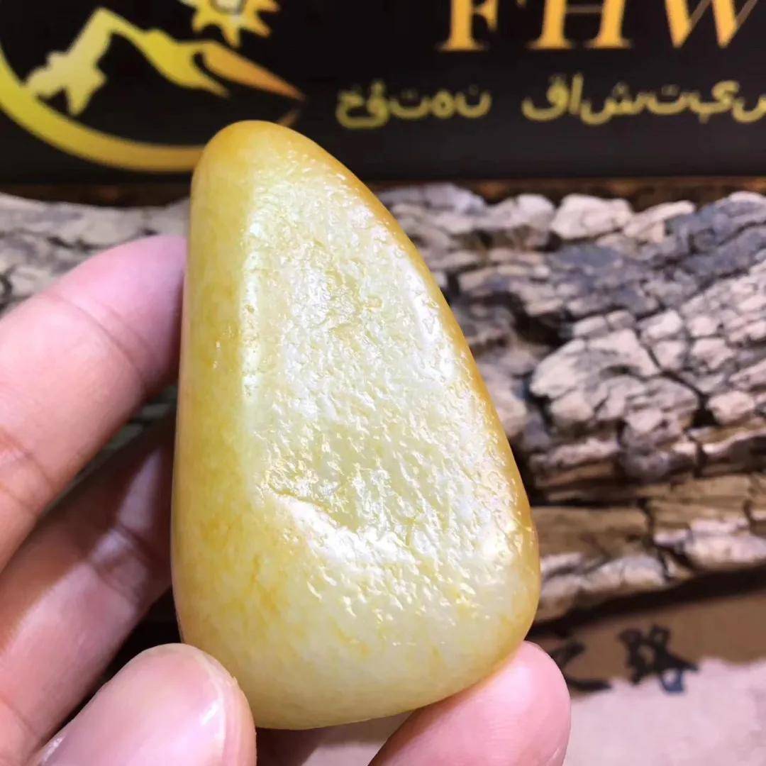 和田玉新疆和田玉羊脂玉洒金皮独竖一帜的特殊毛孔