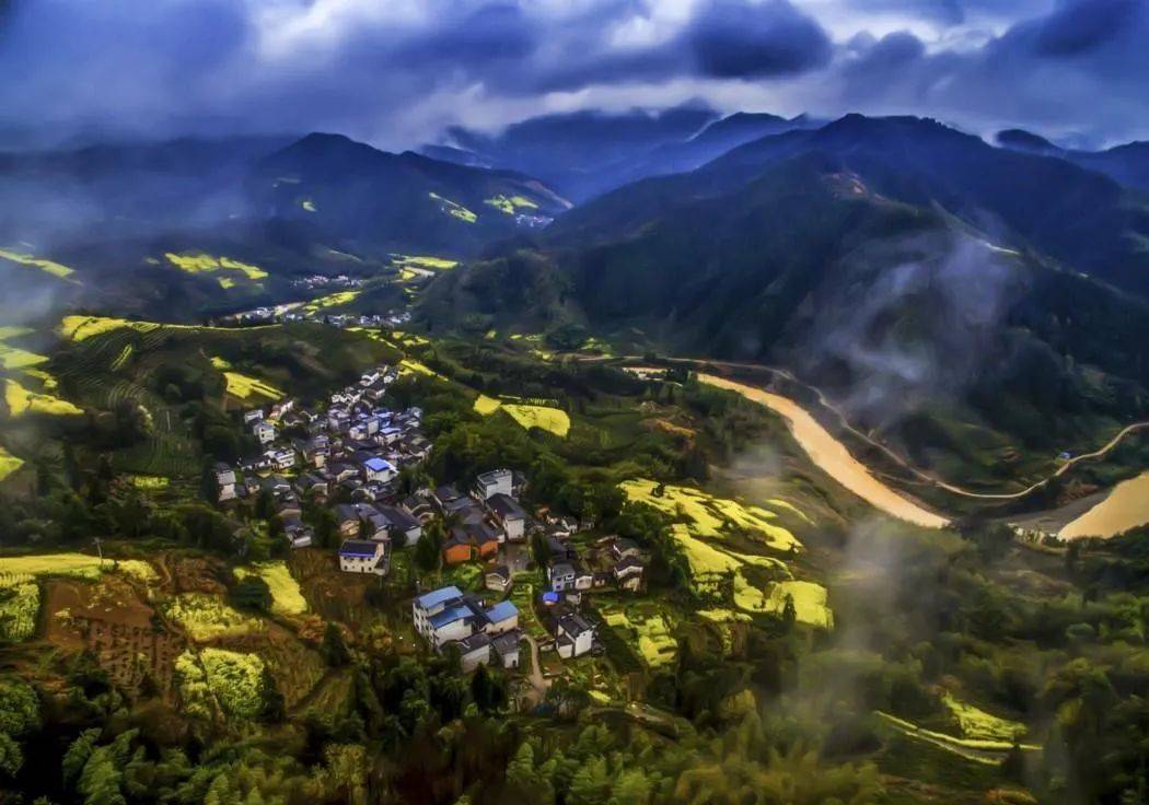 文山村人口_山村风景