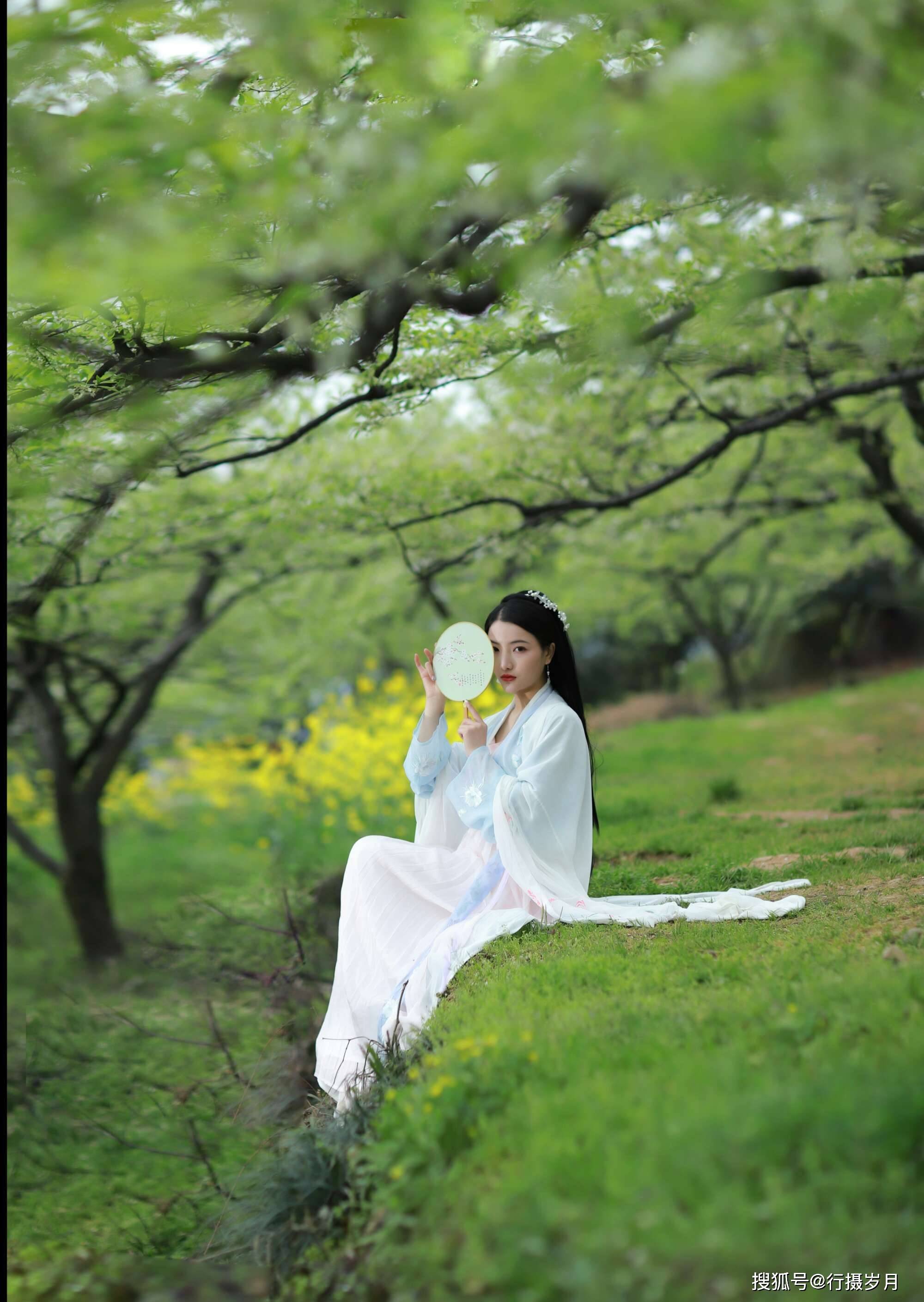 河上逢落花，河上逢落花翻译