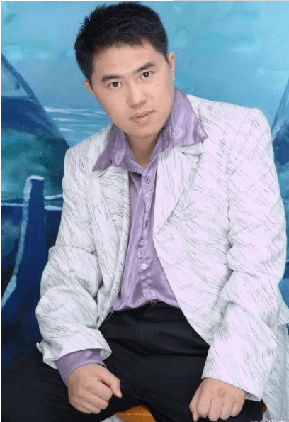被降级的网文作家 至今还留在起点写书 只不过人气早就不复往日 白金