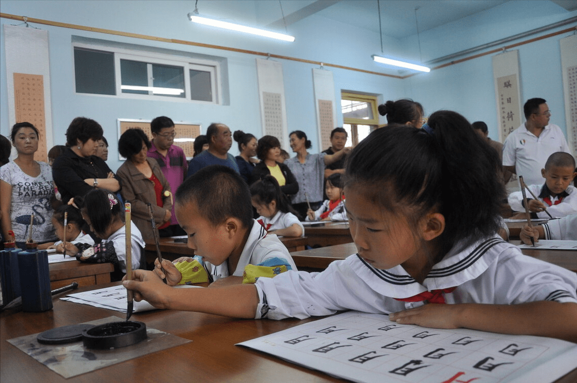 开家长会怎么穿搭学生_学生开家长会图片