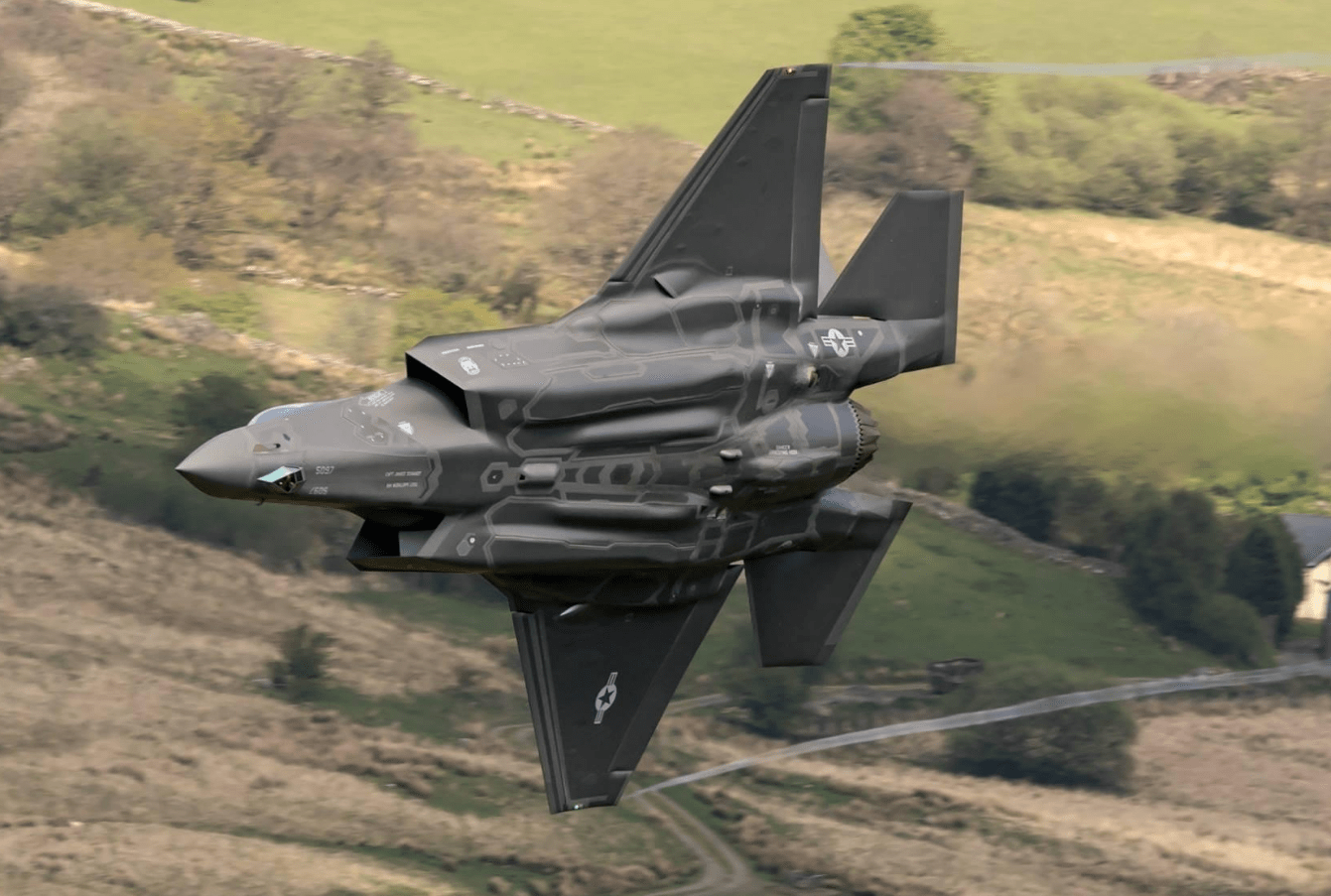 韩国高调公开kf-x进展,模型神似歼20鸭翼布局,韩媒:比f35还出色_战斗