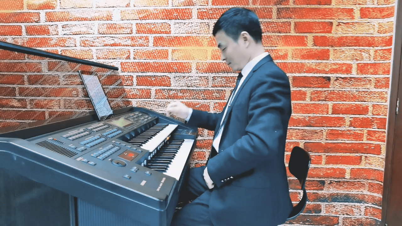 《刘海砍樵》双排键:殷铁凡