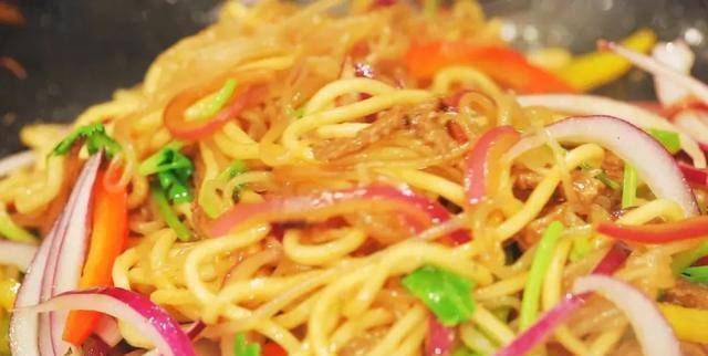 吃碗面个人gdp会下降吗_吃面图片(3)