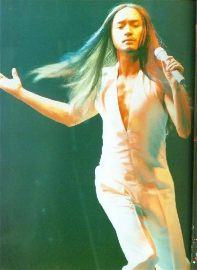 "太极乐队"成员唐奕聪因心脏病突发猝逝,享年57岁,令人痛惜!_张国荣