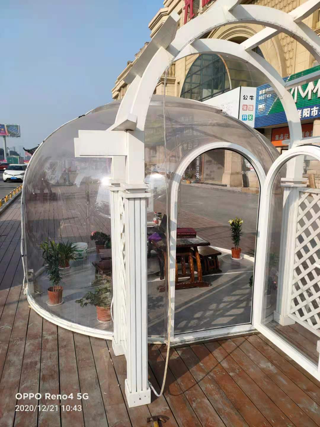 一家拥有超现实透明气泡房的茶馆