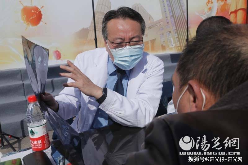 学雷锋精神做张华传人西京医院61第986医院百名专家联合义诊