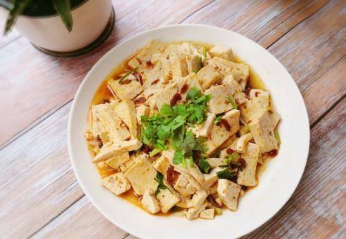 炖豆腐怎么才能入味儿 fb9a1985130c4774914816996c93a17f.jpeg