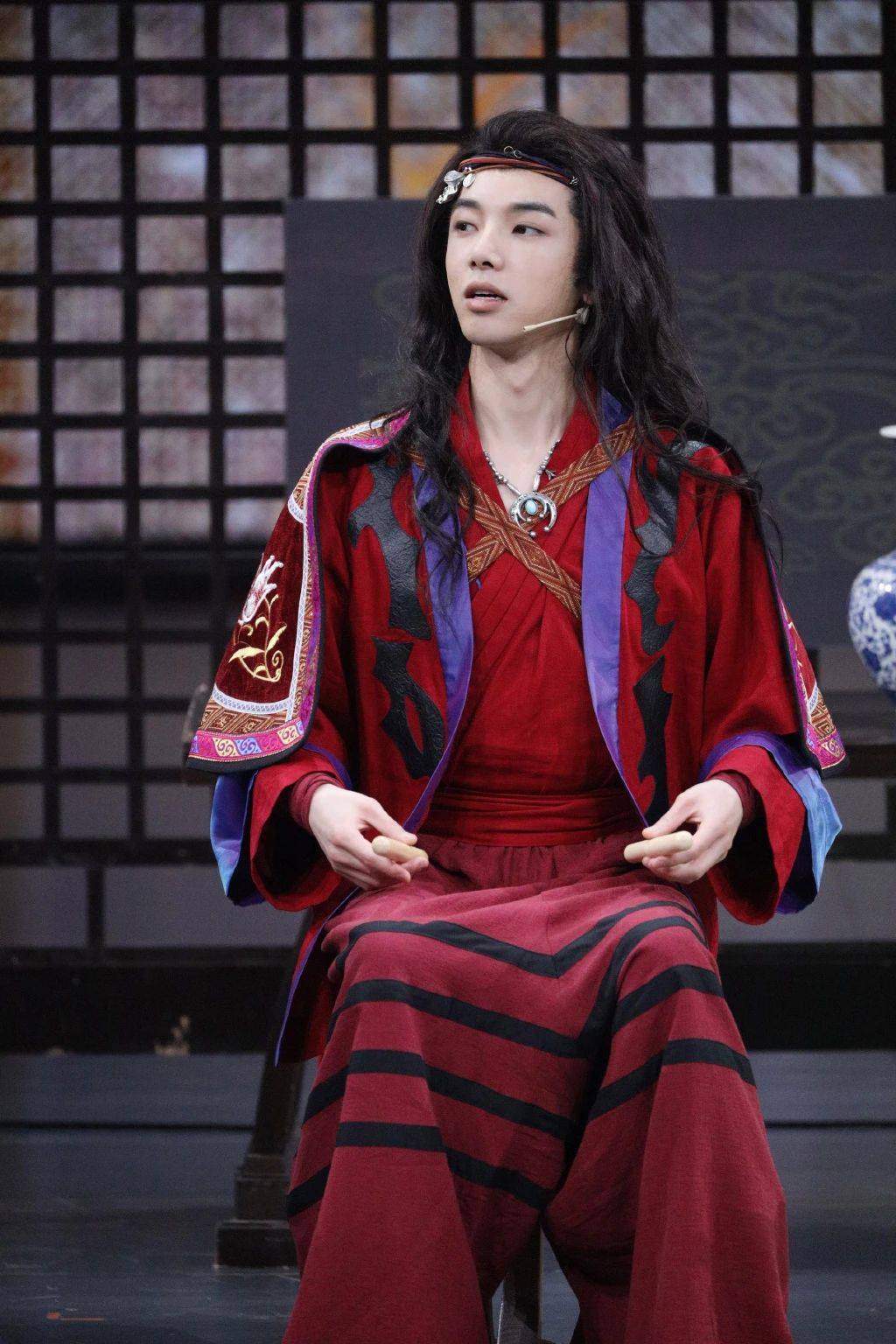 来自华晨宇粉丝的表白卡:飒飒,hmq不得不承认的团内颜巅,从脚后跟到