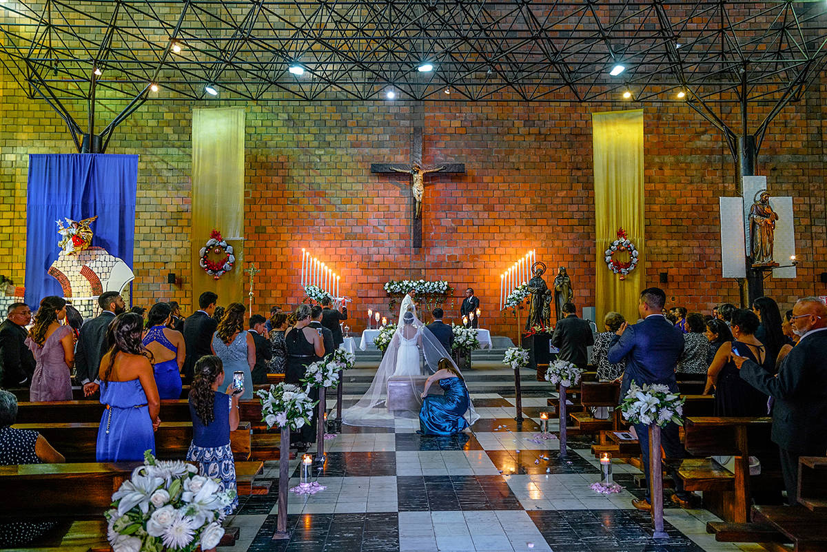 作为外国人参加彩虹教堂婚礼，一场幸运旅行，友好的萨尔瓦多人民