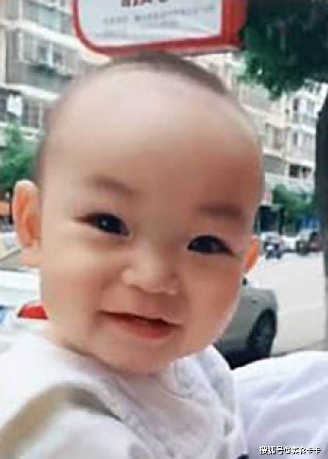 几个月的婴儿可以看见人 1f90017865e4431ca451e3db6525633b.jpeg