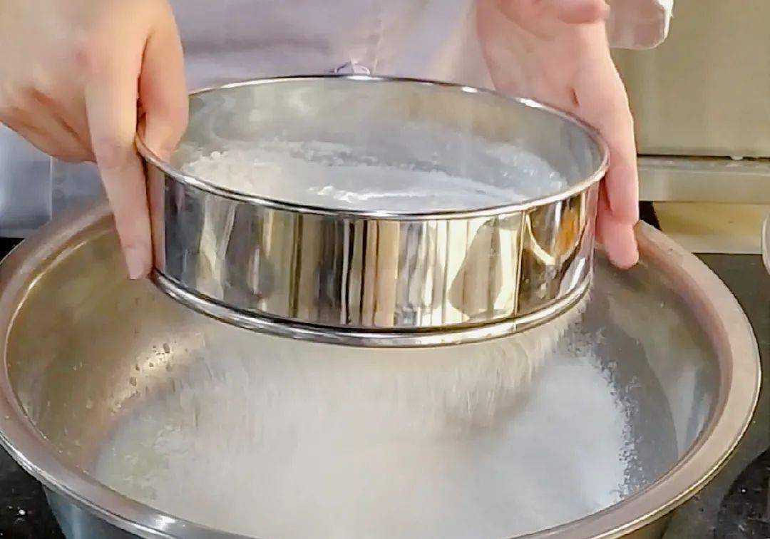 蛋糕胚怎么做用烤箱烤 39d4abe3122f455faf6049172011ef4e.jpeg