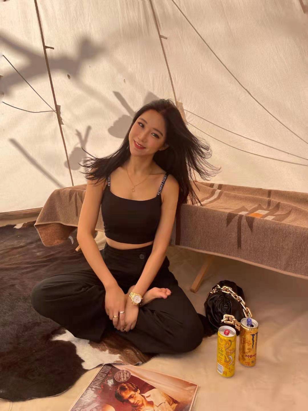 nba华人最美主播,身材颜值堪称完美,如今40岁仍是女神_周玲