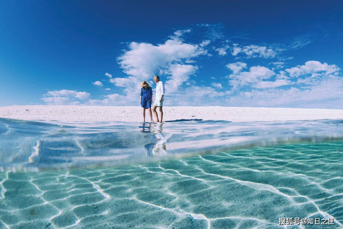 世界上仅有2个的奇特海滩！踩在脚底下的并不是沙子。