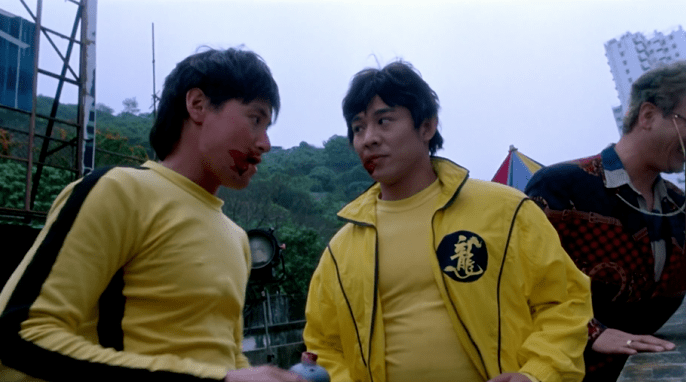 龙威对外的头衔是功夫巨星,但实际上却是个看到蟑螂都会叫的胆小鬼.