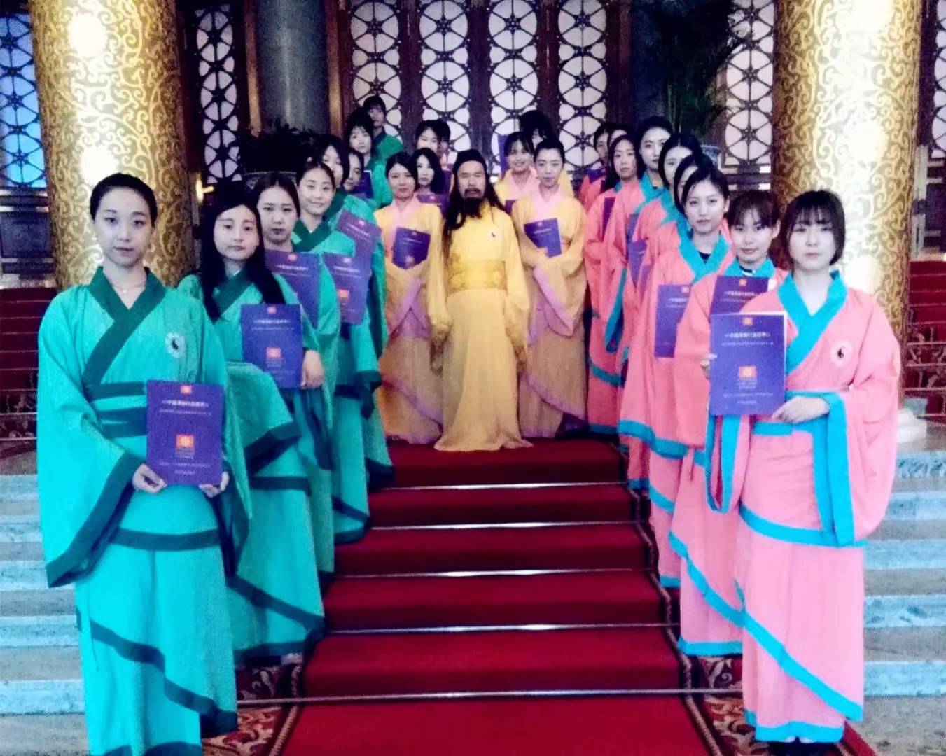 汉服复兴第一人汉服汉文化汉民族复兴之父汉服王陈朕冰简介