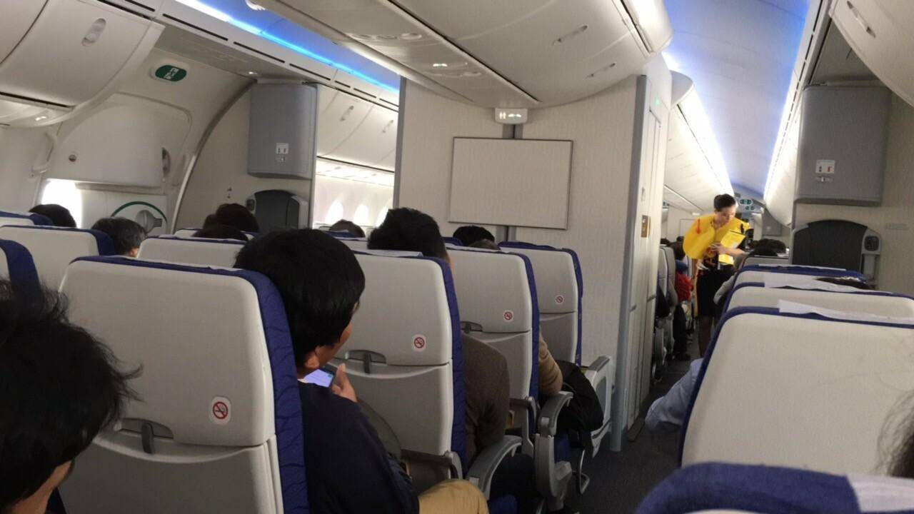 活久见：东海航空机长与乘务员飞行途中打架，就不管乘客安全了吗