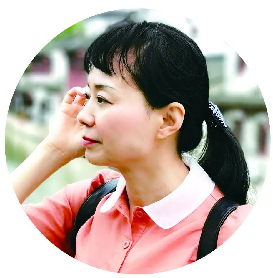 黄莉江苏省书协会员草书条幅春眠不觉晓,处处闻啼鸟.