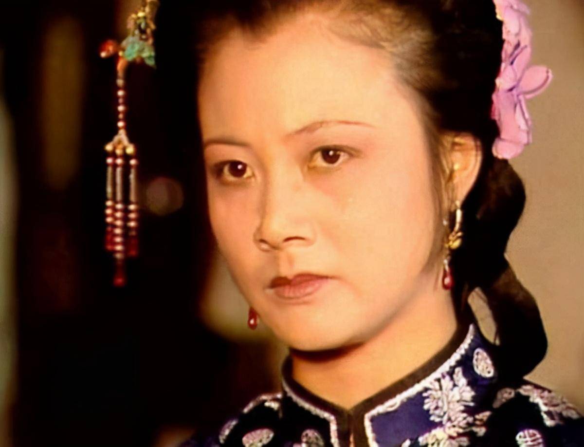 看看尤氏的处境就知道了_贾琏