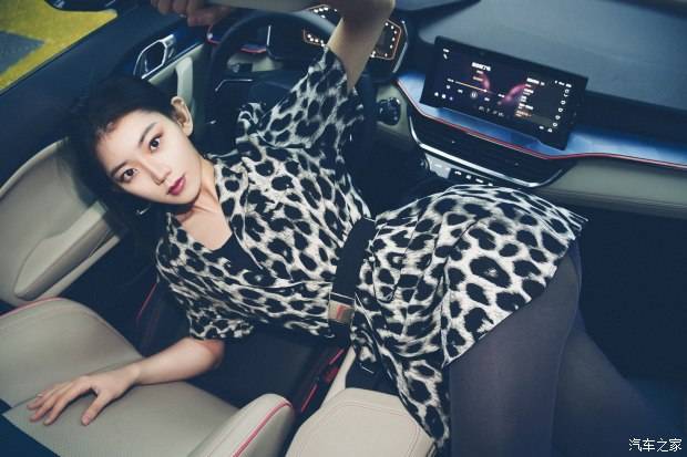 烦恼造型千篇一律 教你任性打卡新造型_swag