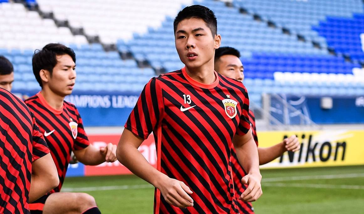 他原以为自己会在上港新赛季,提前锁定主力,如今却要继续打替补_魏震