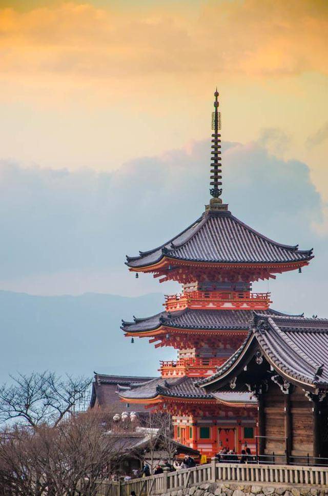 历经多次烧毁的日本清水寺，多少人不远万里来这里只为喝一口水？