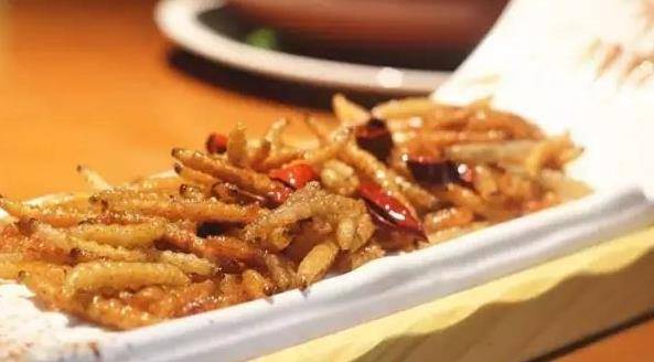 云南最“重口味”的虫子，酥脆芳香，比瓜子都好吃，还下酒下饭