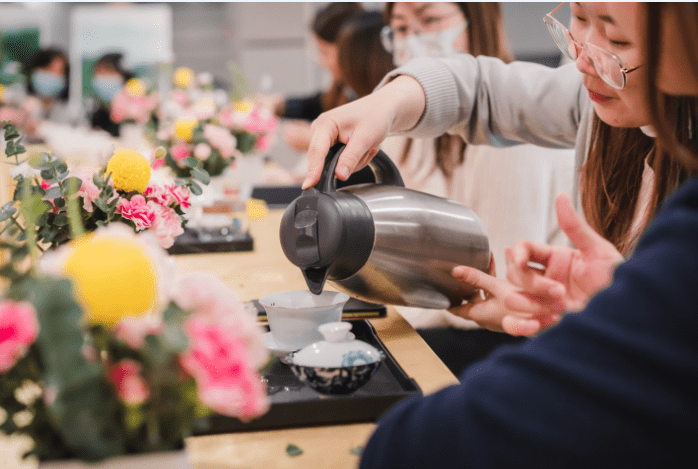 大厦|花式宠爱只为您，YEService越商务为女神客户送甜蜜祝福