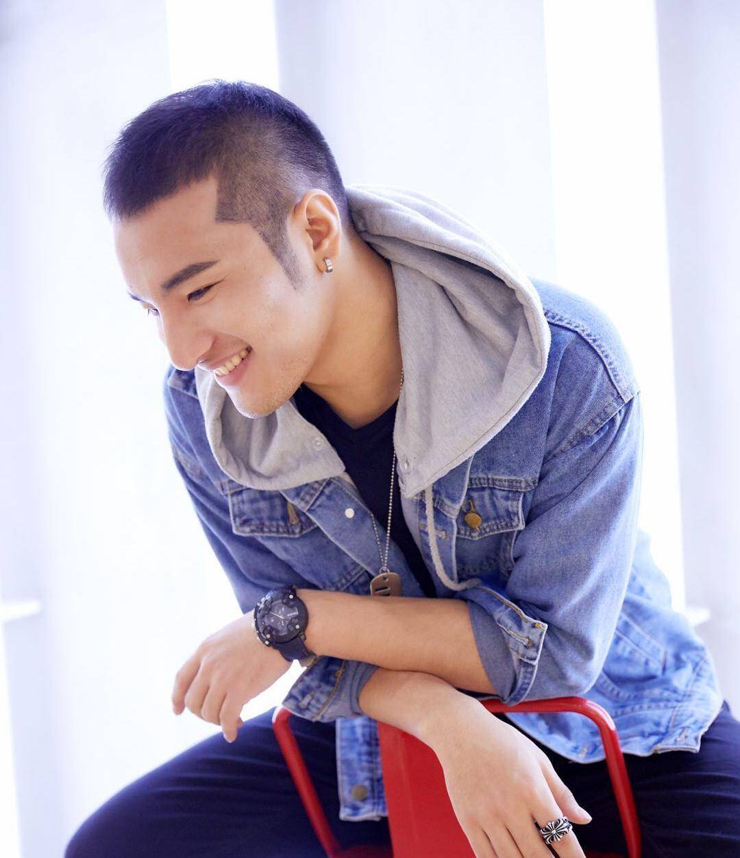 酷狗直播造星体系再发力,王牌男声田一名亮相《为歌而赞》_热门音乐