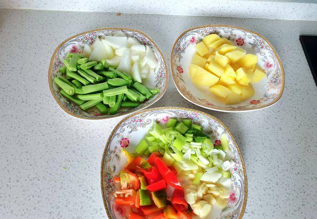 蒸面条配的辣椒怎么炒 ca11a71d156a413c9cc0e1a0e1575d54.jpeg