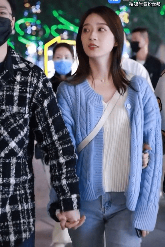 原创九局现身yy直播间沈雨萱潸然泪下澄清关系自曝已和前男友分手