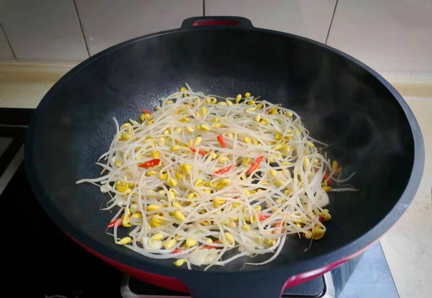 黄豆芽怎么发最快又好吃 093e7bd3e9774072add3517bd9857f57.jpeg