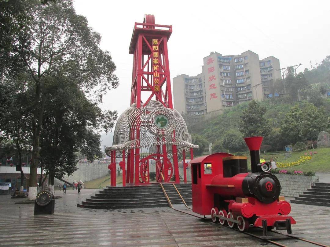 冷门到连名字都读不准的赏花地,竟然藏着世上唯一的小火车_嘉阳