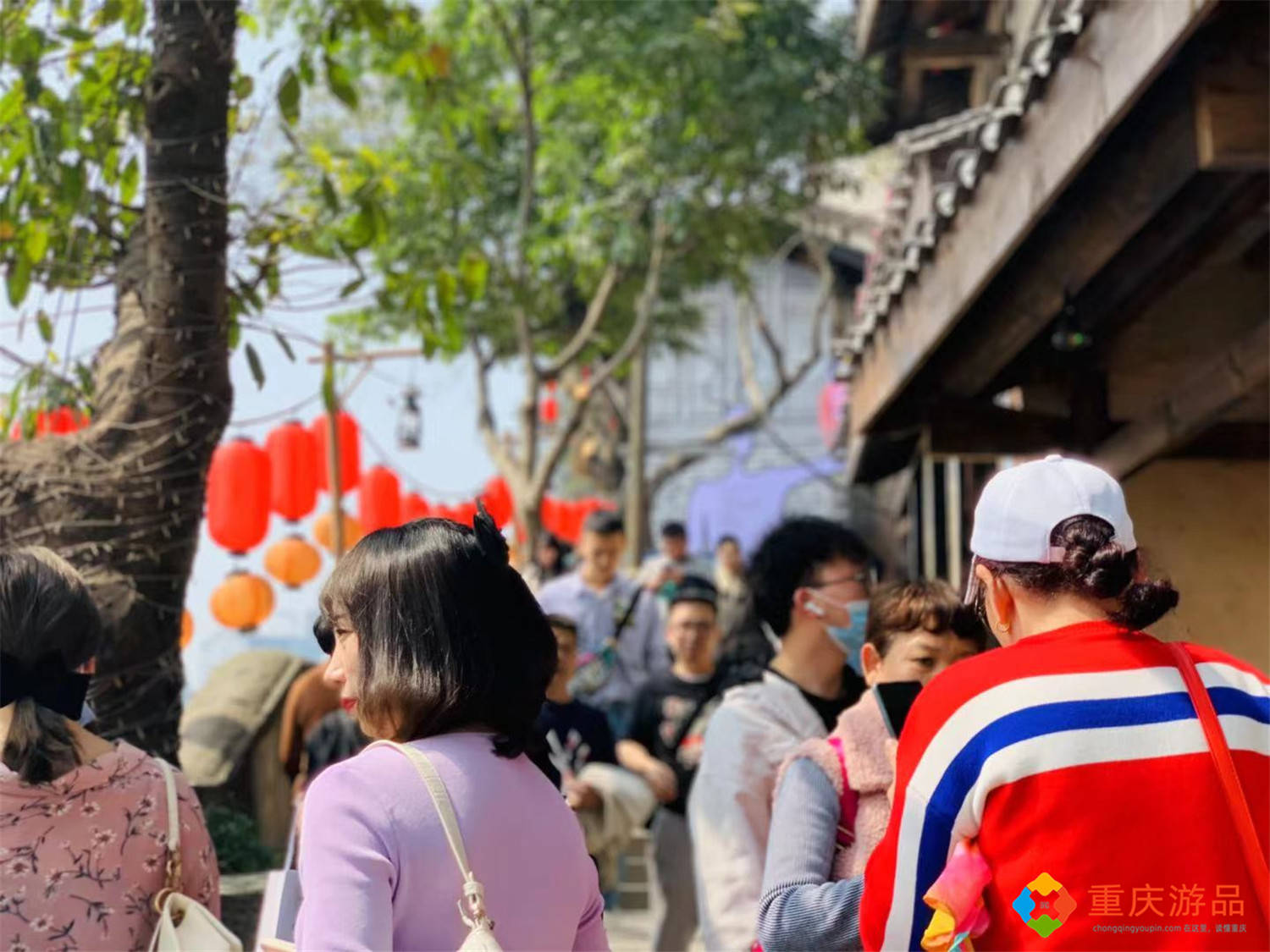 重庆春季出游攻略：迎来新生的山城巷，荒野花园里游客络绎不绝