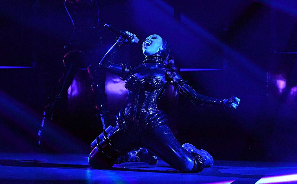 dojacat跪地激情热舞舞台炫酷未来感十足